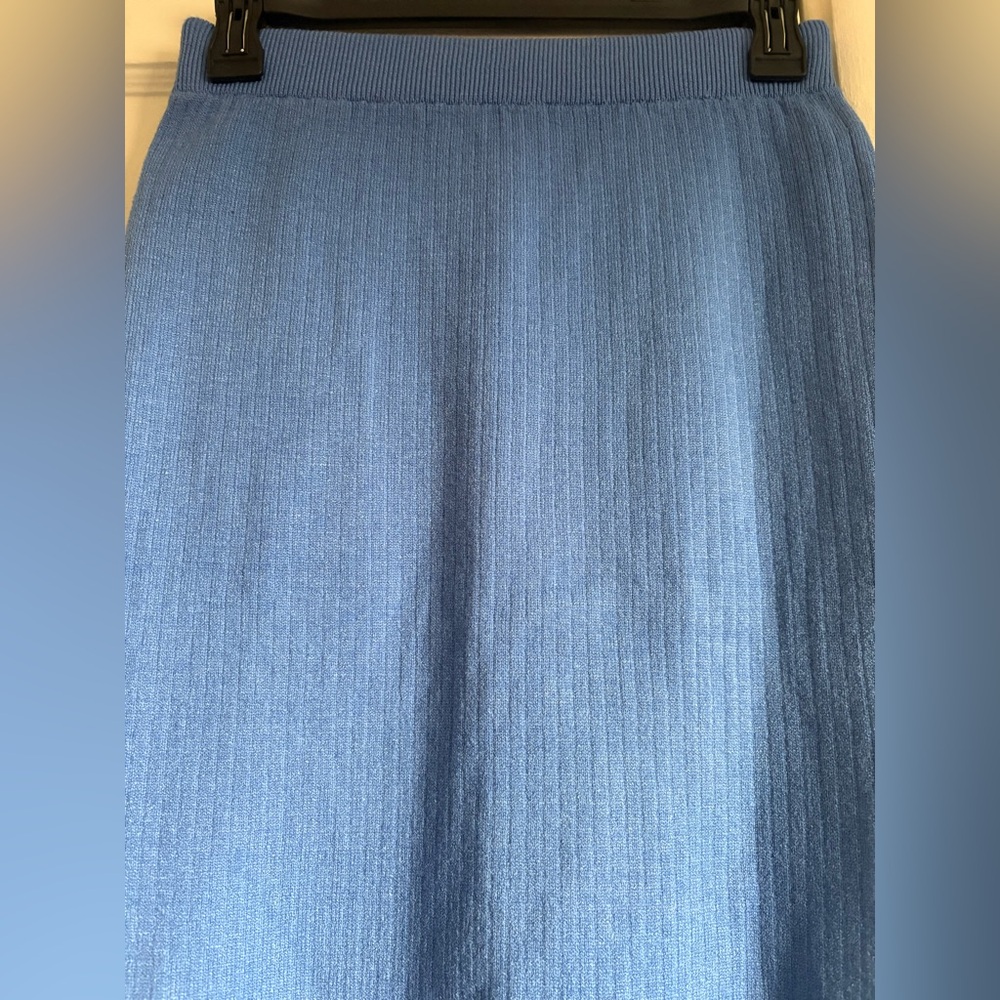 Elegant Blue Women's Skirt - Picture 2 of 5